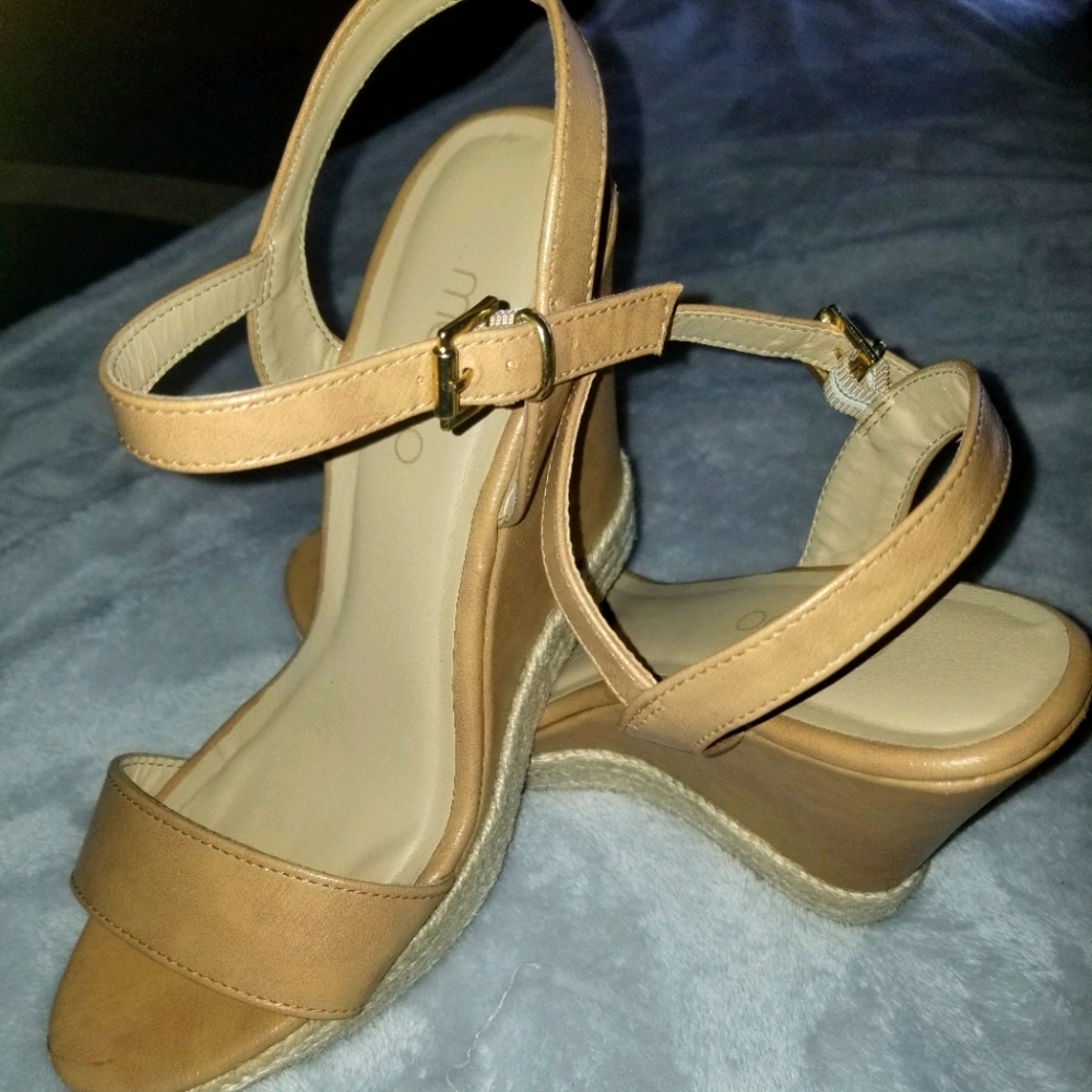 Womens wedge sandals size: 7.5